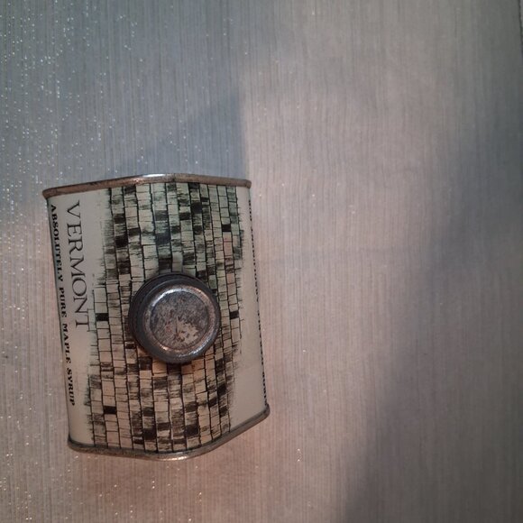 Vtg 1984 Vermont Maine Absolutely Pure Maple Syrup Tin Country Farm House Decor - Picture 6 of 6